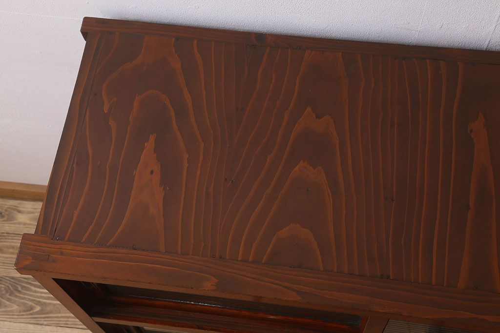 アンティーク家具　大正〜昭和期　ヒノキ材　モールガラス入り　脚付きの食器棚(キャビネット・本箱・ブックケース)