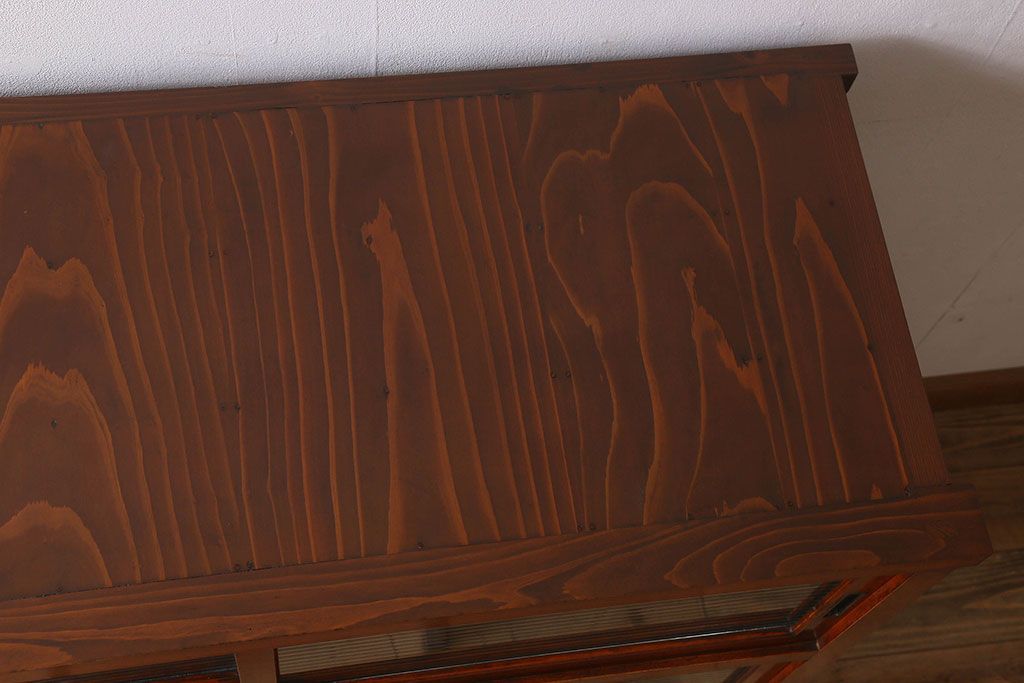 アンティーク家具　大正〜昭和期　ヒノキ材　モールガラス入り　脚付きの食器棚(キャビネット・本箱・ブックケース)