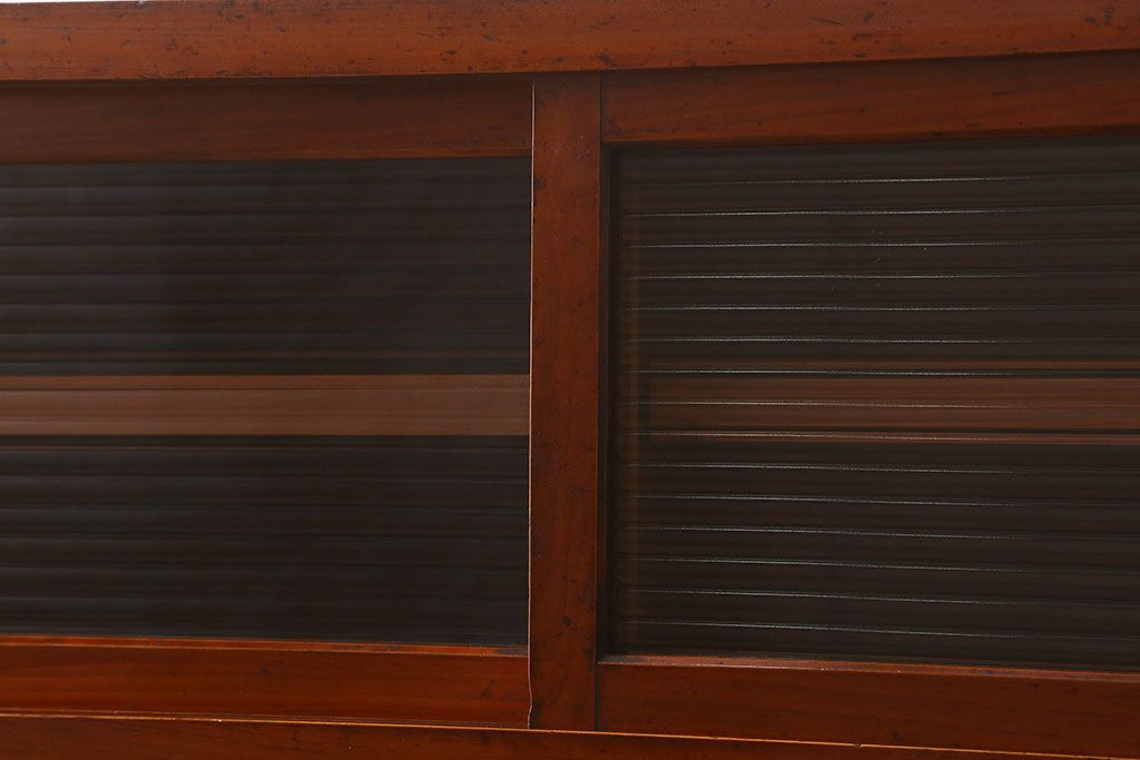 アンティーク家具　大正〜昭和期　ヒノキ材　モールガラス入り　脚付きの食器棚(キャビネット・本箱・ブックケース)