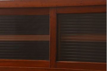 アンティーク家具　大正〜昭和期　ヒノキ材　モールガラス入り　脚付きの食器棚(キャビネット・本箱・ブックケース)