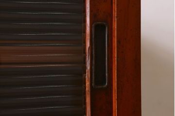 アンティーク家具　大正〜昭和期　ヒノキ材　モールガラス入り　脚付きの食器棚(キャビネット・本箱・ブックケース)