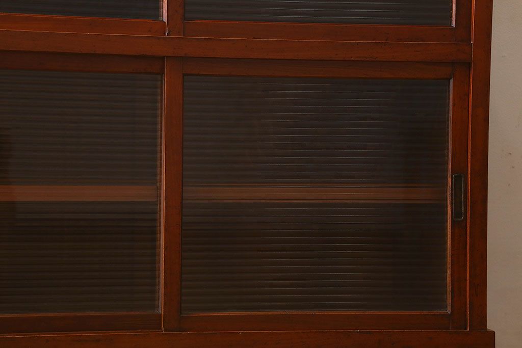 アンティーク家具　大正〜昭和期　ヒノキ材　モールガラス入り　脚付きの食器棚(キャビネット・本箱・ブックケース)