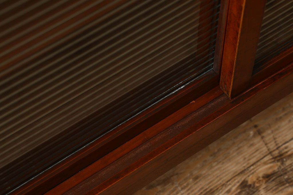 アンティーク家具　大正〜昭和期　ヒノキ材　モールガラス入り　脚付きの食器棚(キャビネット・本箱・ブックケース)