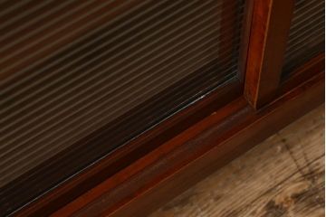 アンティーク家具　大正〜昭和期　ヒノキ材　モールガラス入り　脚付きの食器棚(キャビネット・本箱・ブックケース)