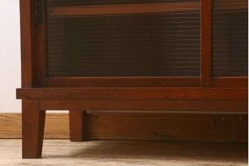 アンティーク家具　大正〜昭和期　ヒノキ材　モールガラス入り　脚付きの食器棚(キャビネット・本箱・ブックケース)