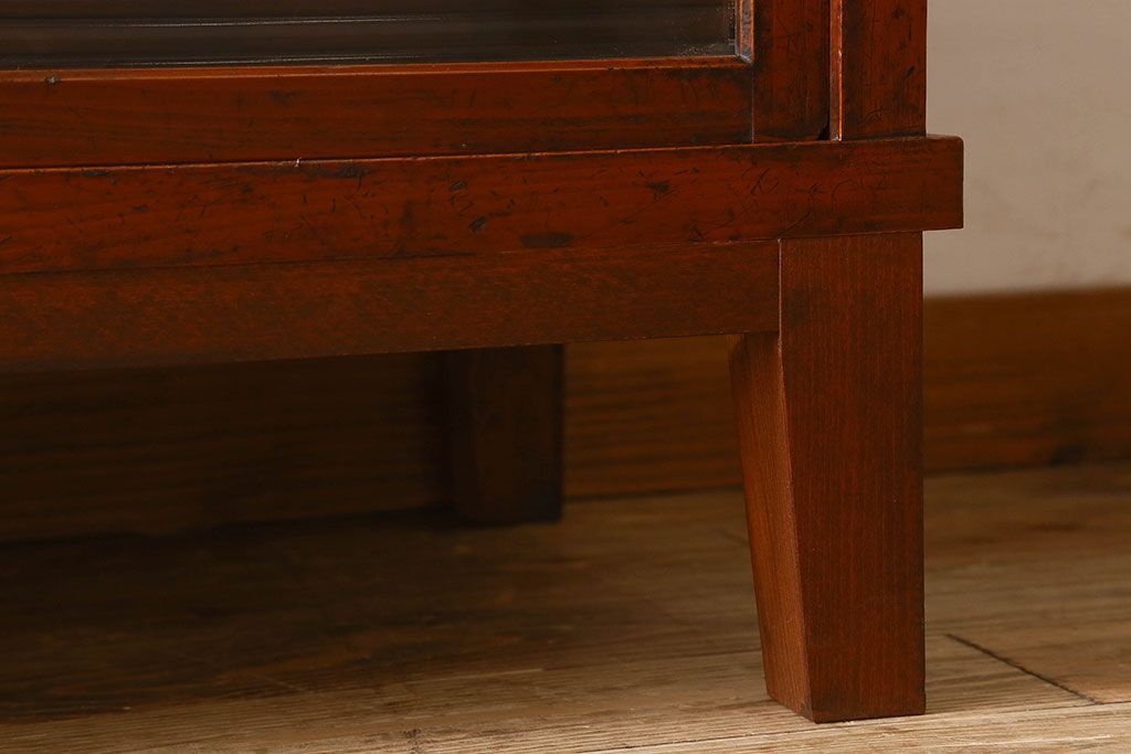 アンティーク家具　大正〜昭和期　ヒノキ材　モールガラス入り　脚付きの食器棚(キャビネット・本箱・ブックケース)