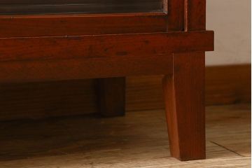 アンティーク家具　大正〜昭和期　ヒノキ材　モールガラス入り　脚付きの食器棚(キャビネット・本箱・ブックケース)