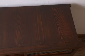 レトロ家具　欅材　モールガラス使用のレトロな食器棚(キャビネット・本箱・ブックケース)