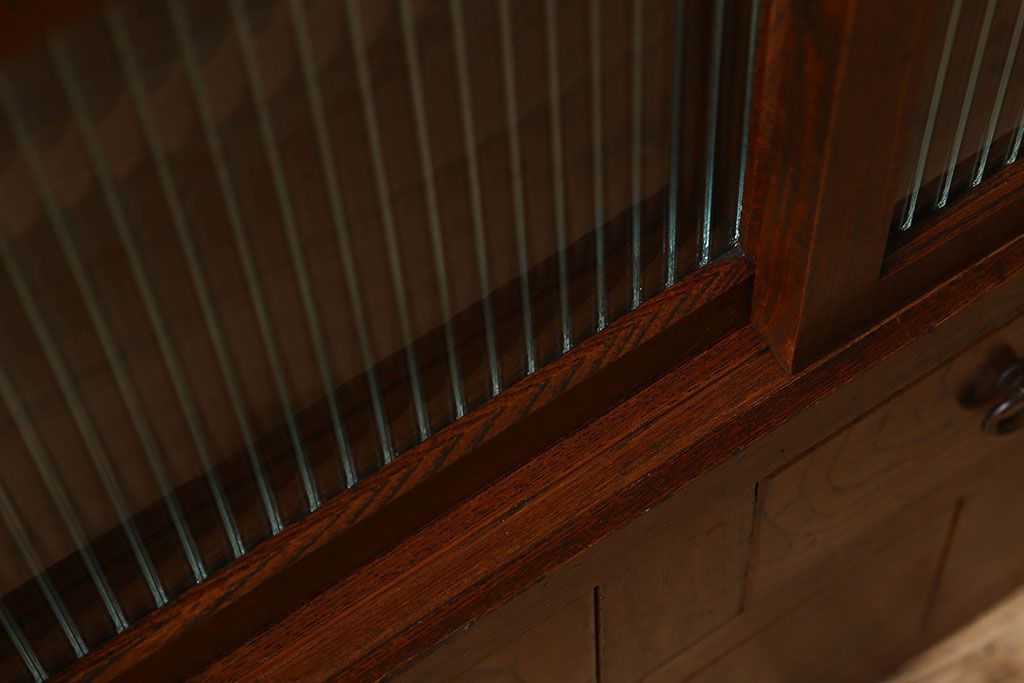 レトロ家具　欅材　モールガラス使用のレトロな食器棚(キャビネット・本箱・ブックケース)