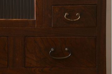 レトロ家具　欅材　モールガラス使用のレトロな食器棚(キャビネット・本箱・ブックケース)