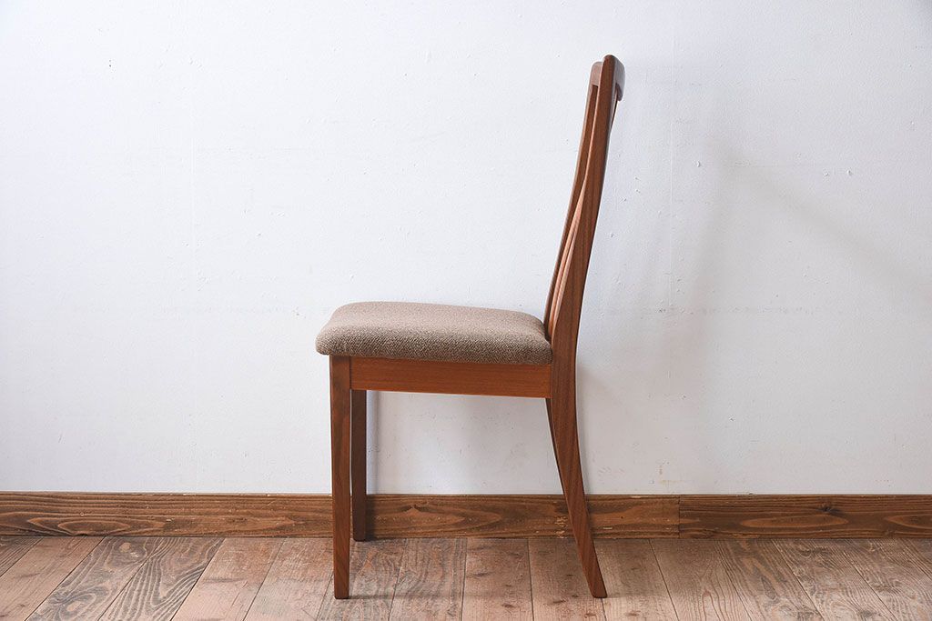 北欧家具　G-PLAN(ジープラン)　チーク材の温もり溢れるビンテージダイニングチェア(椅子)(1)