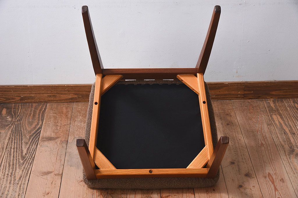 北欧家具　G-PLAN(ジープラン)　チーク材の温もり溢れるビンテージダイニングチェア(椅子)(1)