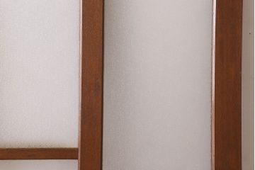 シンプルな魅力　ラワン材製　昭和レトロのガラス引き戸