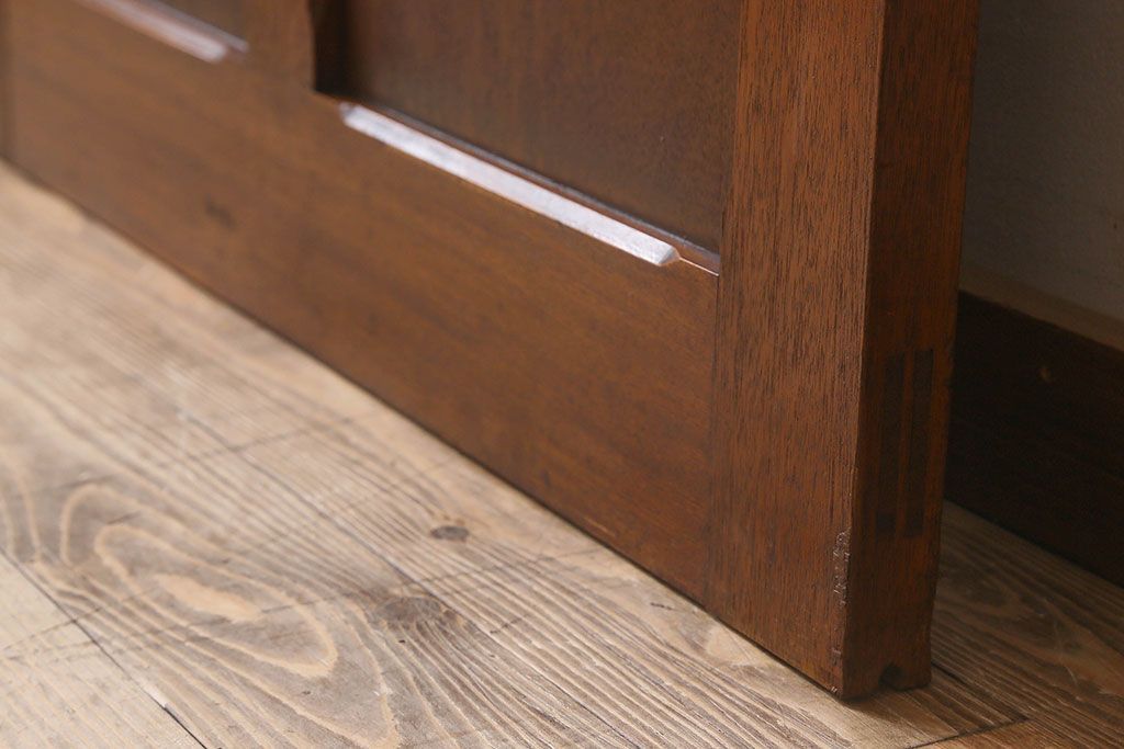 シンプルな魅力　ラワン材製　昭和レトロのガラス引き戸