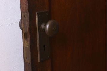 【U様ご成約分】ダイヤガラス使用　真鍮のドアノブがおしゃれな昭和レトロのドア(扉)