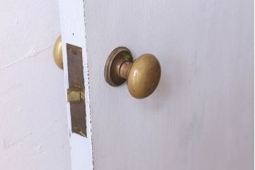 ペイント建具　ミラー付き!シャビーな質感が素敵なドア(扉)