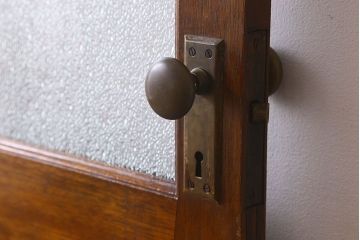 昭和レトロ　ダイヤガラス入り　上品な面持ちの背の高いドア(扉)