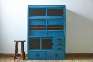 アンティーク家具　ダイヤガラス入り　マリンブルーが印象的な戸棚(キャビネット、食器棚)
