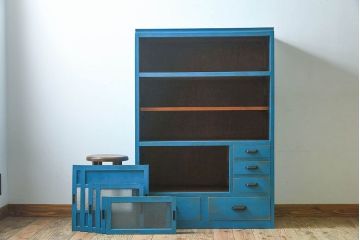 アンティーク家具　ダイヤガラス入り　マリンブルーが印象的な戸棚(キャビネット、食器棚)