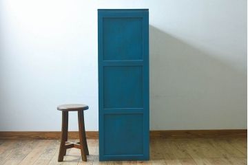 アンティーク家具　ダイヤガラス入り　マリンブルーが印象的な戸棚(キャビネット、食器棚)