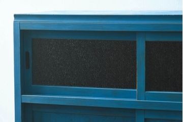 アンティーク家具　ダイヤガラス入り　マリンブルーが印象的な戸棚(キャビネット、食器棚)