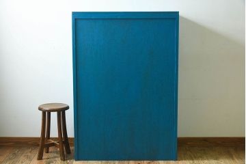 アンティーク家具　ダイヤガラス入り　マリンブルーが印象的な戸棚(キャビネット、食器棚)