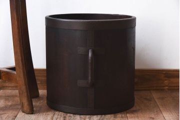 アンティーク雑貨　和製アンティーク　古い木の質感が味わい深い一斗升(一斗マス)(1)