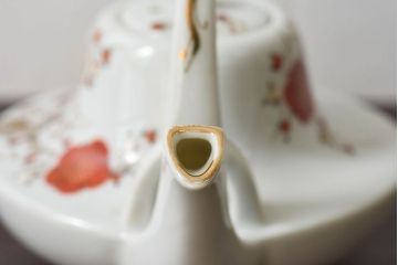 アンティーク雑貨　古民具・骨董　磁器製　梅の絵柄が素敵な銚子(急須)