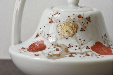 アンティーク雑貨　古民具・骨董　磁器製　梅の絵柄が素敵な銚子(急須)