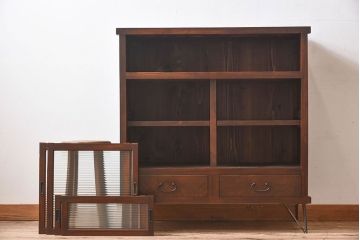 アンティーク家具　和製アンティーク　モールガラス入り!前面欅材使用　鉄脚付きの収納棚(戸棚・本箱・ブックケース)