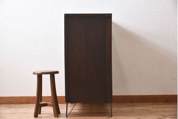 アンティーク家具　和製アンティーク　モールガラス入り!前面欅材使用　鉄脚付きの収納棚(戸棚・本箱・ブックケース)