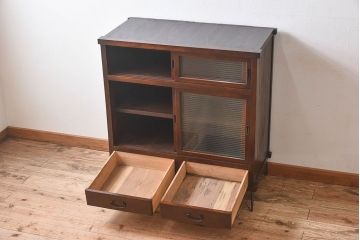 アンティーク家具　和製アンティーク　モールガラス入り!前面欅材使用　鉄脚付きの収納棚(戸棚・本箱・ブックケース)