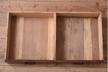 アンティーク家具　和製アンティーク　モールガラス入り!前面欅材使用　鉄脚付きの収納棚(戸棚・本箱・ブックケース)