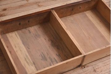 アンティーク家具　和製アンティーク　モールガラス入り!前面欅材使用　鉄脚付きの収納棚(戸棚・本箱・ブックケース)