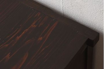 アンティーク家具　和製アンティーク　モールガラス入り!前面欅材使用　鉄脚付きの収納棚(戸棚・本箱・ブックケース)