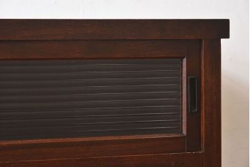 アンティーク家具　和製アンティーク　モールガラス入り!前面欅材使用　鉄脚付きの収納棚(戸棚・本箱・ブックケース)