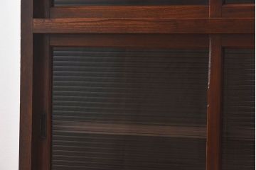 アンティーク家具　和製アンティーク　モールガラス入り!前面欅材使用　鉄脚付きの収納棚(戸棚・本箱・ブックケース)