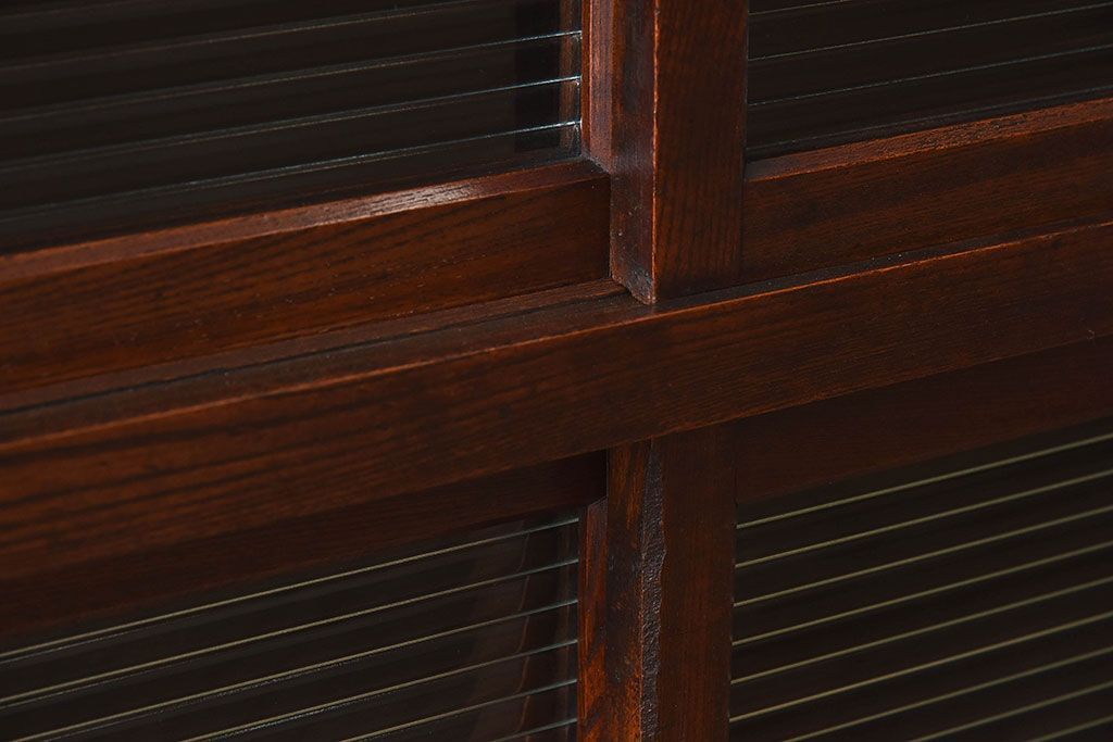 アンティーク家具　和製アンティーク　モールガラス入り!前面欅材使用　鉄脚付きの収納棚(戸棚・本箱・ブックケース)