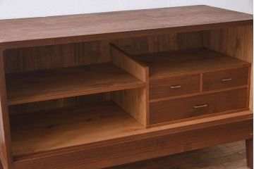 レトロ家具　総桐材　葉ガラス入り　脚付き　昭和レトロのローボード(収納棚・本箱・ブックケース)