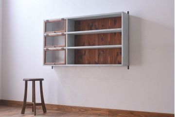 ペイント家具　クリアガラスのパタパタ扉付き!ウォールラック(壁掛け飾り棚、収納棚、戸棚、食器棚)