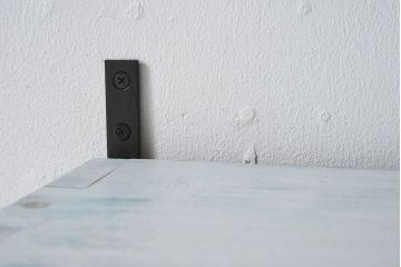 ペイント家具　クリアガラスのパタパタ扉付き!ウォールラック(壁掛け飾り棚、収納棚、戸棚、食器棚)