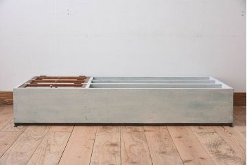 ペイント家具　クリアガラスのパタパタ扉付き!ウォールラック(壁掛け飾り棚、収納棚、戸棚、食器棚)
