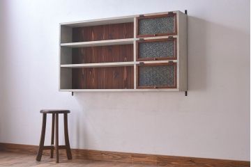 ペイント家具　ダイヤガラスのパタパタ扉付き!ウォールラック(壁掛け飾り棚、収納棚、戸棚、食器棚)