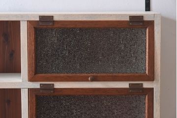 ペイント家具　ダイヤガラスのパタパタ扉付き!ウォールラック(壁掛け飾り棚、収納棚、戸棚、食器棚)