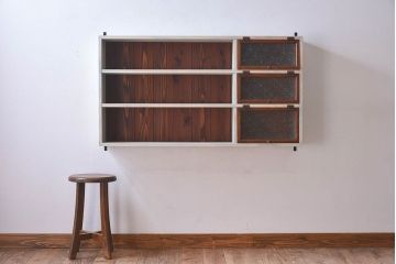 ペイント家具　ダイヤガラスのパタパタ扉付き!ウォールラック(壁掛け飾り棚、収納棚、食器棚)