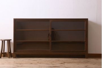 レトロ家具　昭和レトロ　ナラ材使用　クリアガラスが施された脚付きの戸棚(収納棚・飾り棚・ブックケース)