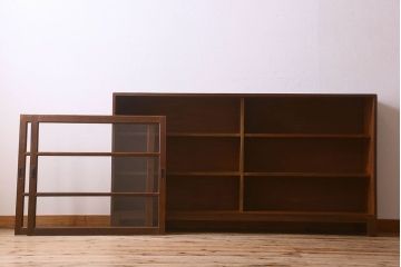レトロ家具　昭和レトロ　ナラ材使用　クリアガラスが施された脚付きの戸棚(収納棚・飾り棚・ブックケース)
