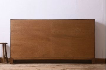 レトロ家具　昭和レトロ　ナラ材使用　クリアガラスが施された脚付きの戸棚(収納棚・飾り棚・ブックケース)
