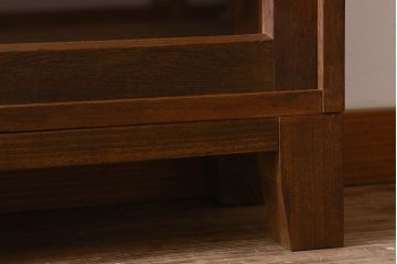 レトロ家具　昭和レトロ　ナラ材使用　クリアガラスが施された脚付きの戸棚(収納棚・飾り棚・ブックケース)