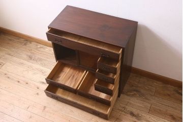 アンティーク家具　和製アンティーク　三方欅材　上質なキャビネット(茶箪笥・収納棚)
